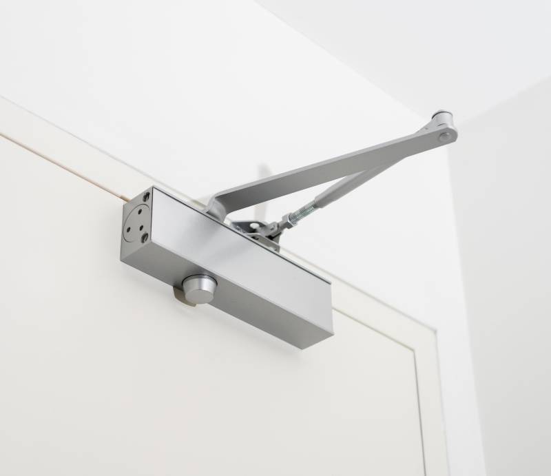 Klose Besser : Ferme-Portes, l'Élégance en Mouvement